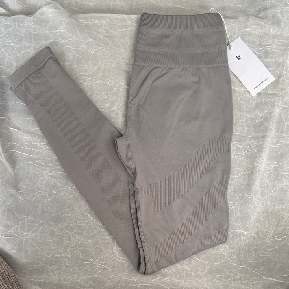 Kamo Fitness Women's Gray Leggings